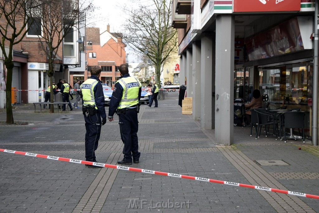 Einsatz BF Koeln Messerstecherei Koeln Porz Josefstr P47.JPG - Miklos Laubert